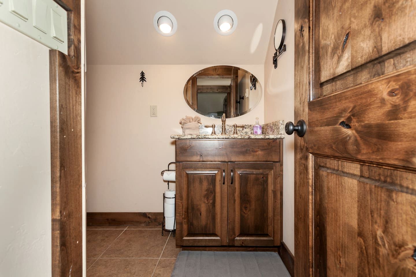 Deluxe Getaway Rental in a Mountain Cabin near Lake McDonald, Montana