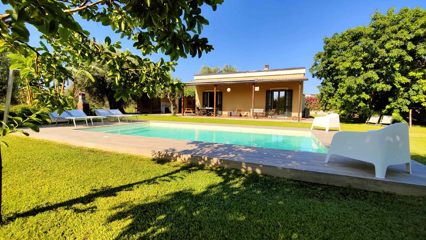 Beautiful Eco-Friendly Villa with Tropical Garden and Pool in Lido di Noto, Sicily