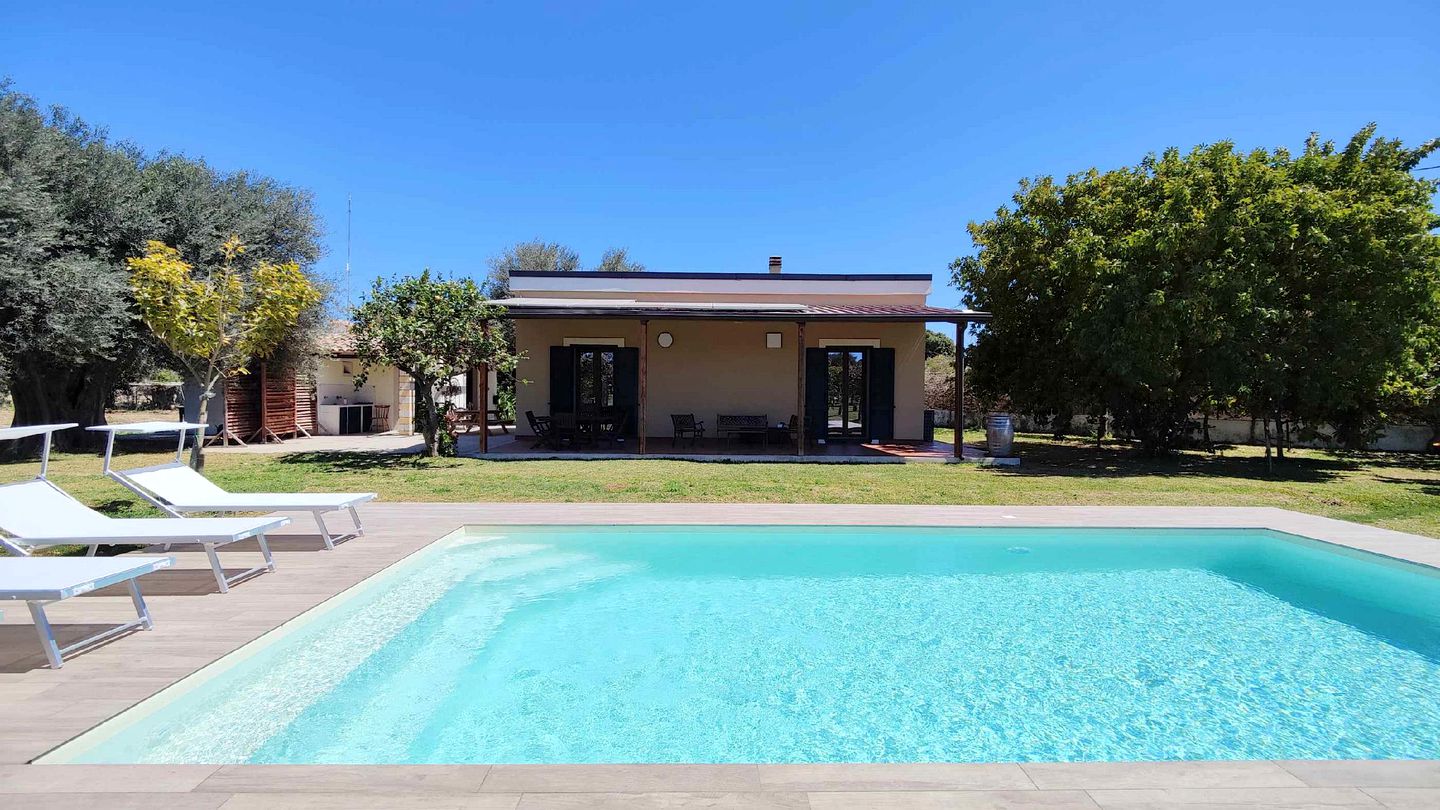 Beautiful Eco-Friendly Villa with Tropical Garden and Pool in Lido di Noto, Sicily