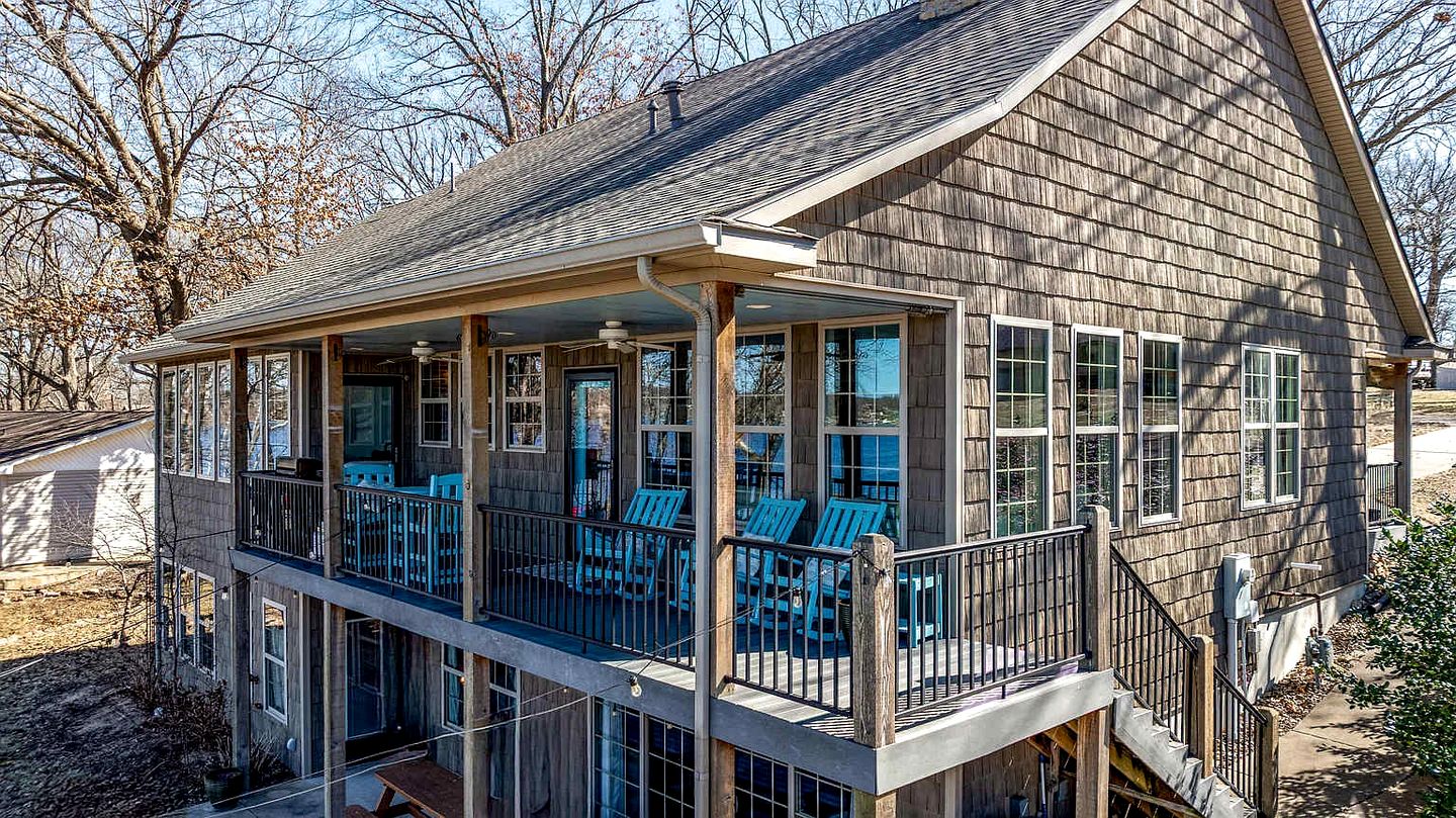 Luxurious Lakefront Home with Private Dock near Wolf Creek Marina, Oklahoma