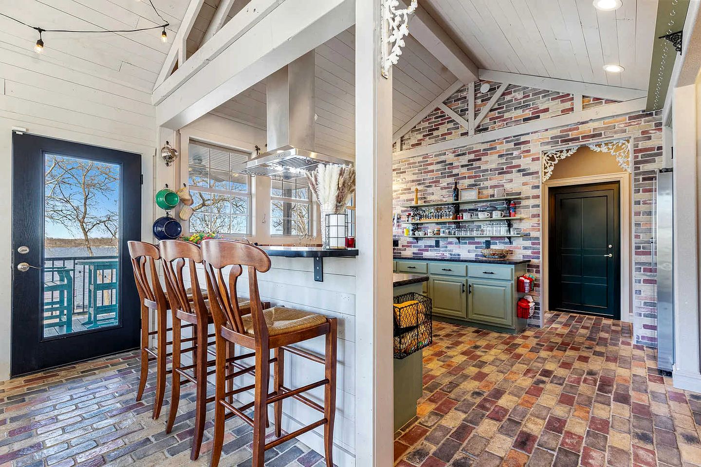 Luxurious Lakefront Home with Private Dock near Wolf Creek Marina, Oklahoma