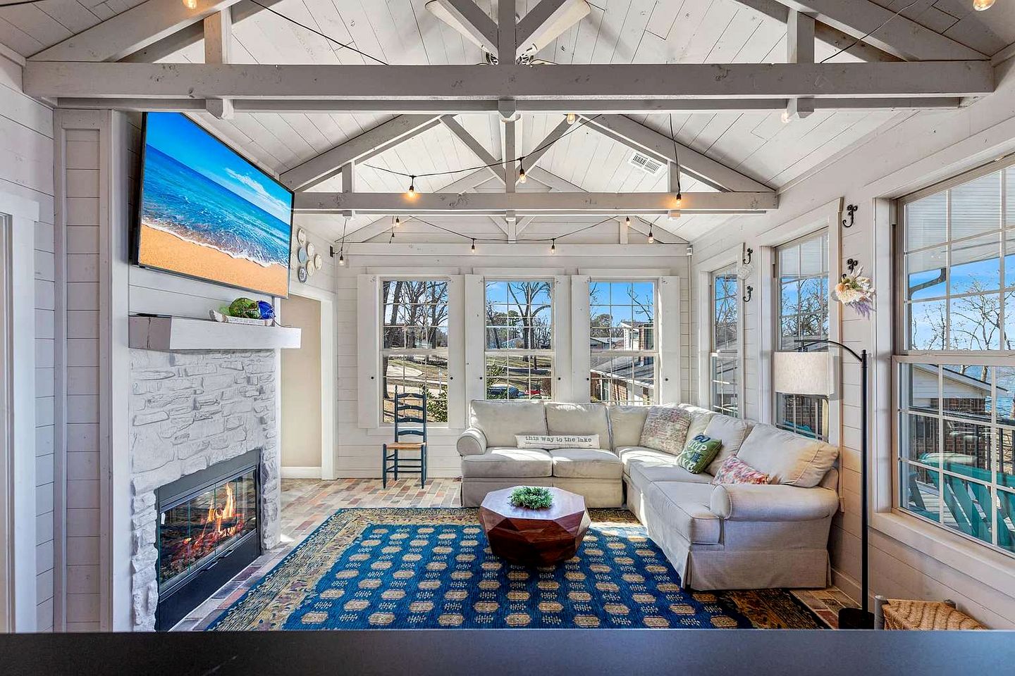 Luxurious Lakefront Home with Private Dock near Wolf Creek Marina, Oklahoma