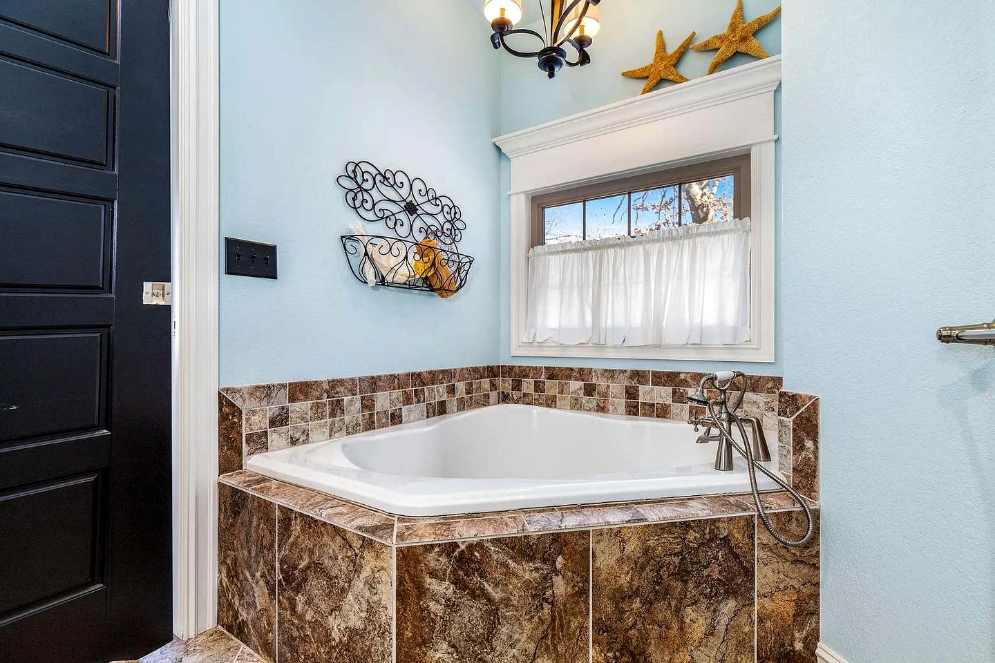 Luxurious Lakefront Home with Private Dock near Wolf Creek Marina, Oklahoma