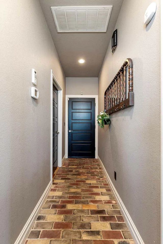 Luxurious Lakefront Home with Private Dock near Wolf Creek Marina, Oklahoma