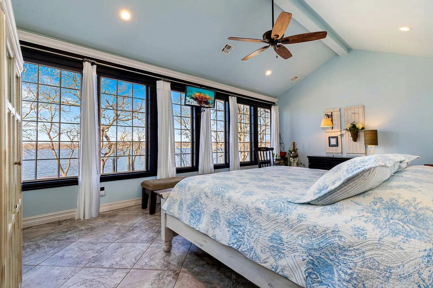 Luxurious Lakefront Home with Private Dock near Wolf Creek Marina, Oklahoma