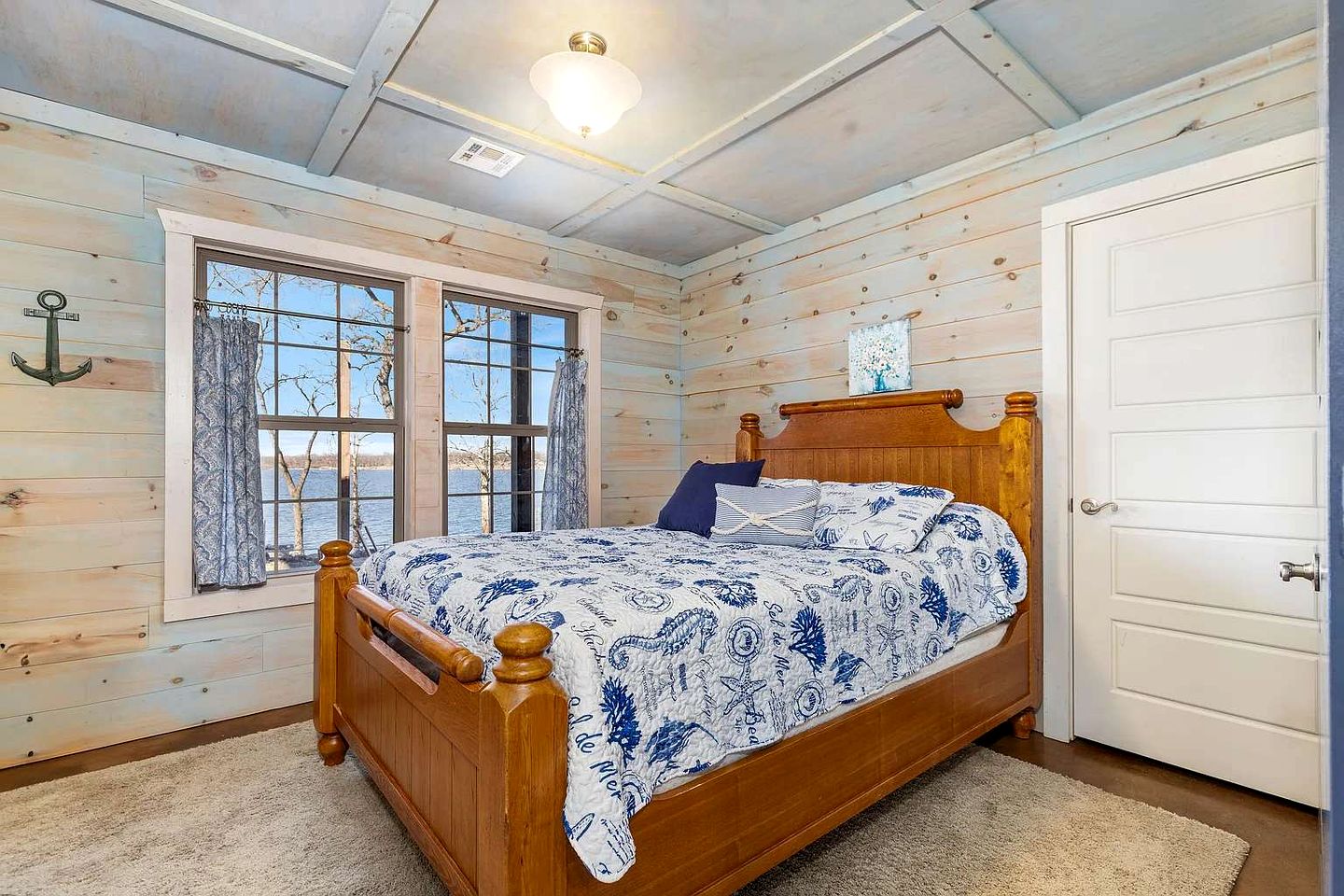 Luxurious Lakefront Home with Private Dock near Wolf Creek Marina, Oklahoma