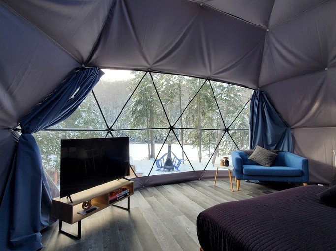 Domes (Canada, Matawinie, Quebec)