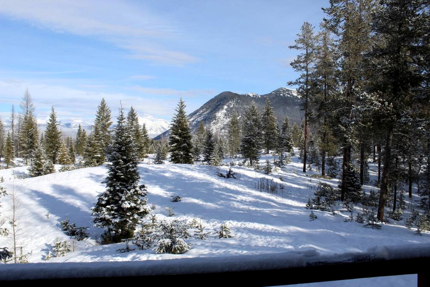 Mountain View Cabin with Deck, Jacuzzi and Ping Pong Table in Montana