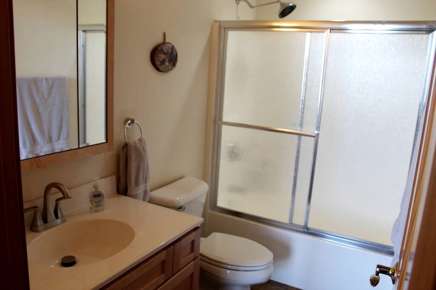 Mountain View Cabin with Deck, Jacuzzi and Ping Pong Table in Montana