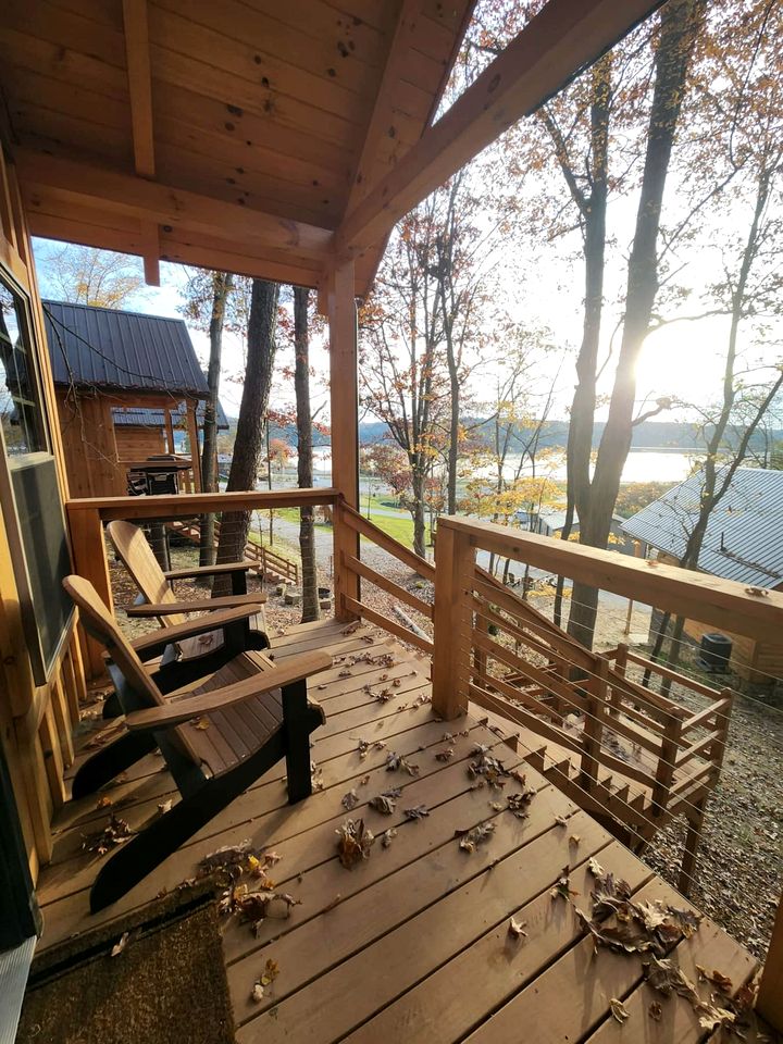 Sweet Tree Cabin with Grill Overlooking Tappan Lake in Ohio