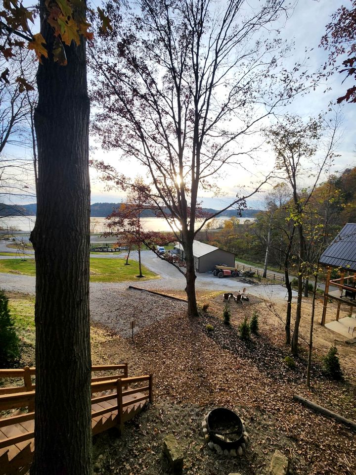 Sweet Tree Cabin with Grill Overlooking Tappan Lake in Ohio