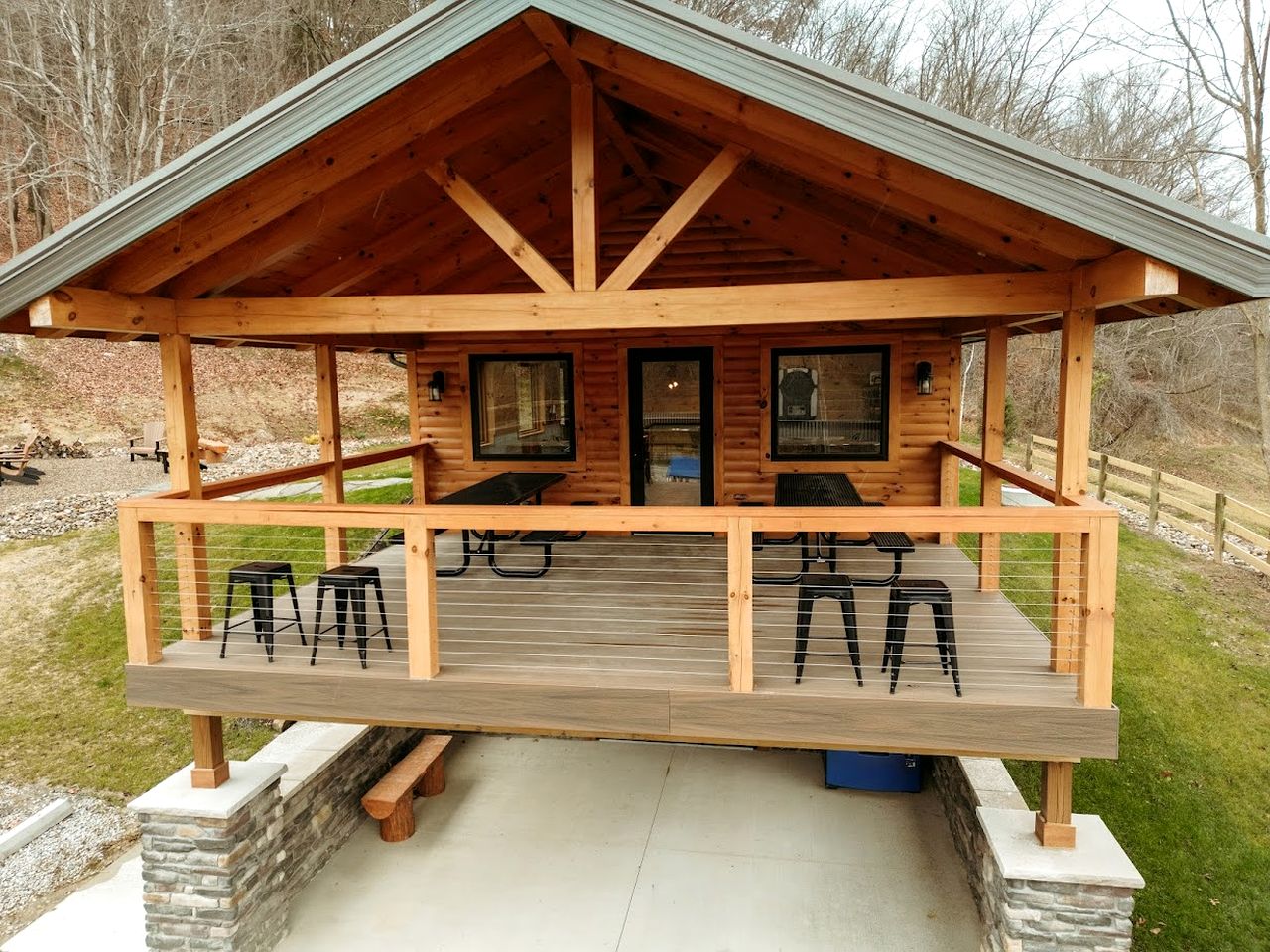Sweet Tree Cabin with Grill Overlooking Tappan Lake in Ohio