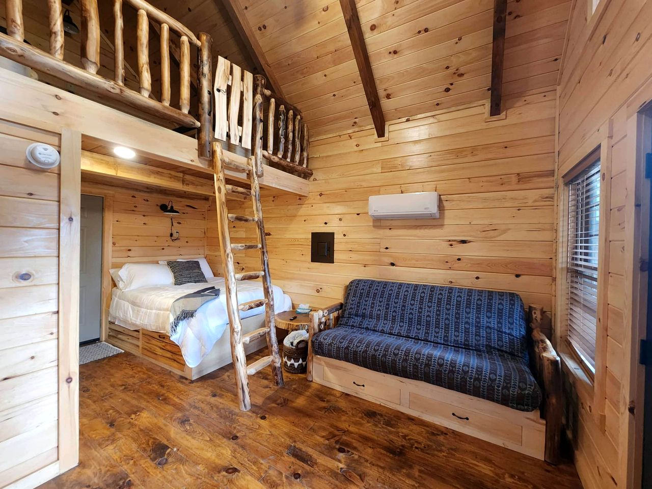 Sweet Tree Cabin with Grill Overlooking Tappan Lake in Ohio