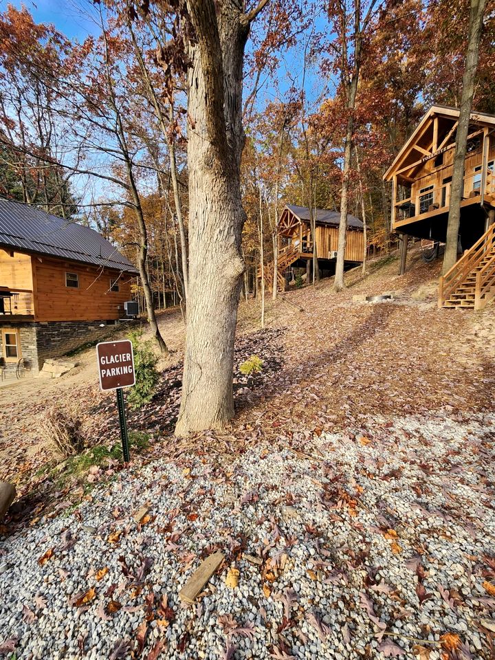 Sweet Tree Cabin with Grill Overlooking Tappan Lake in Ohio
