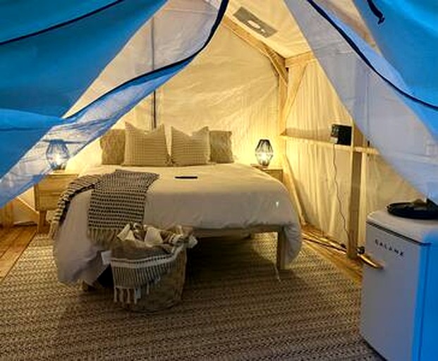 Safari Tents (Canada, Columbia-Shuswap, British Columbia)