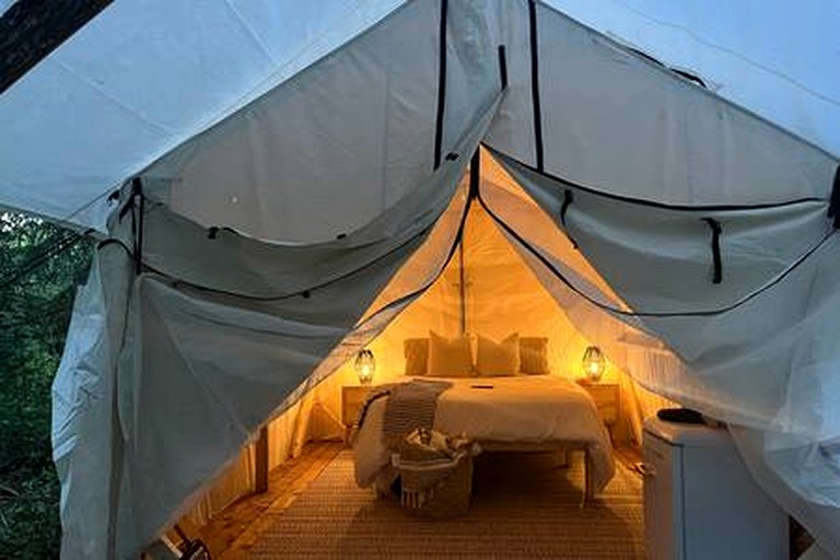Safari Tents (Canada, Columbia-Shuswap, British Columbia)