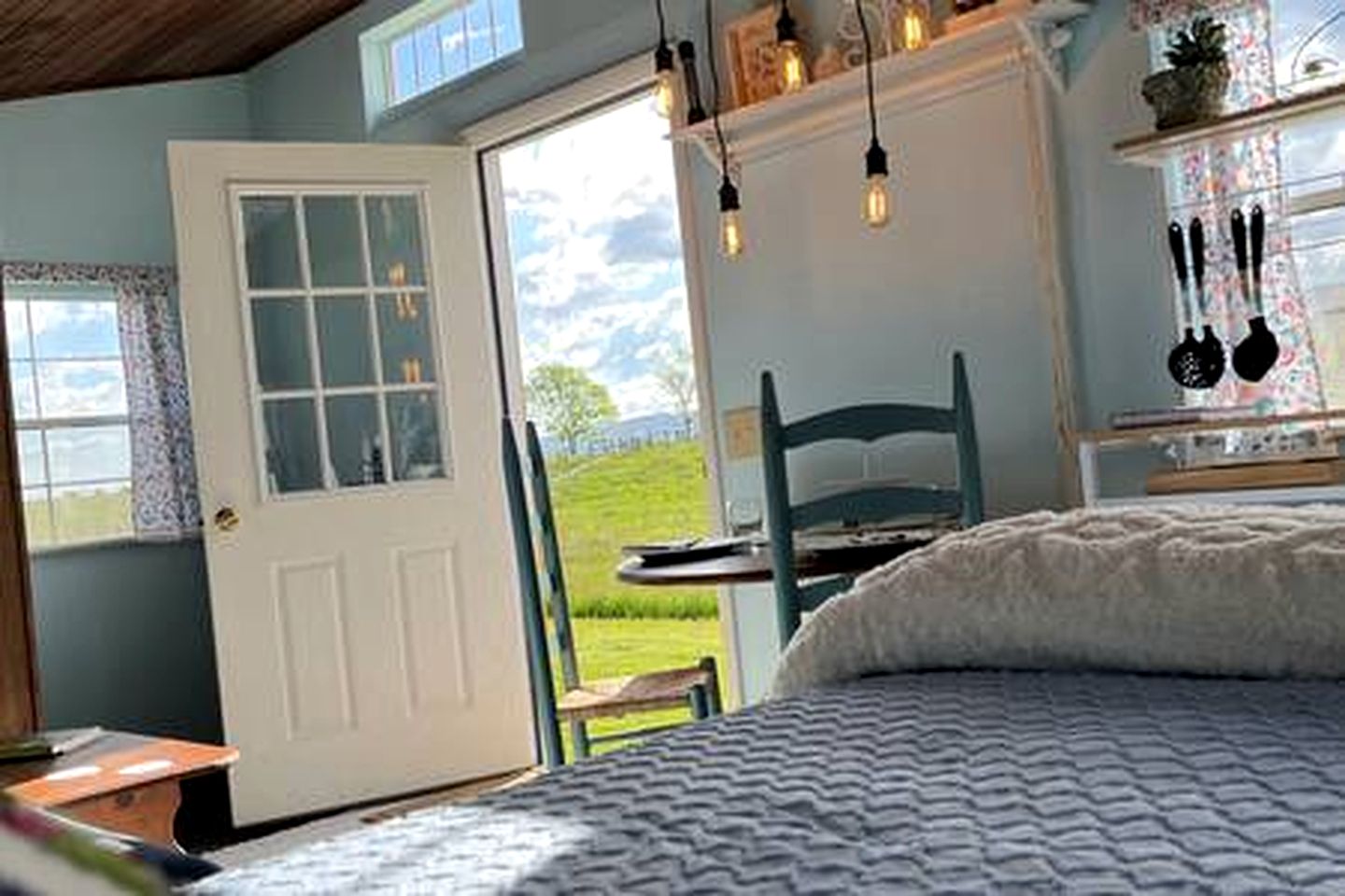 Cozy Tiny House with Fire Pit and Barbecue in Mount Jackson, Virginia