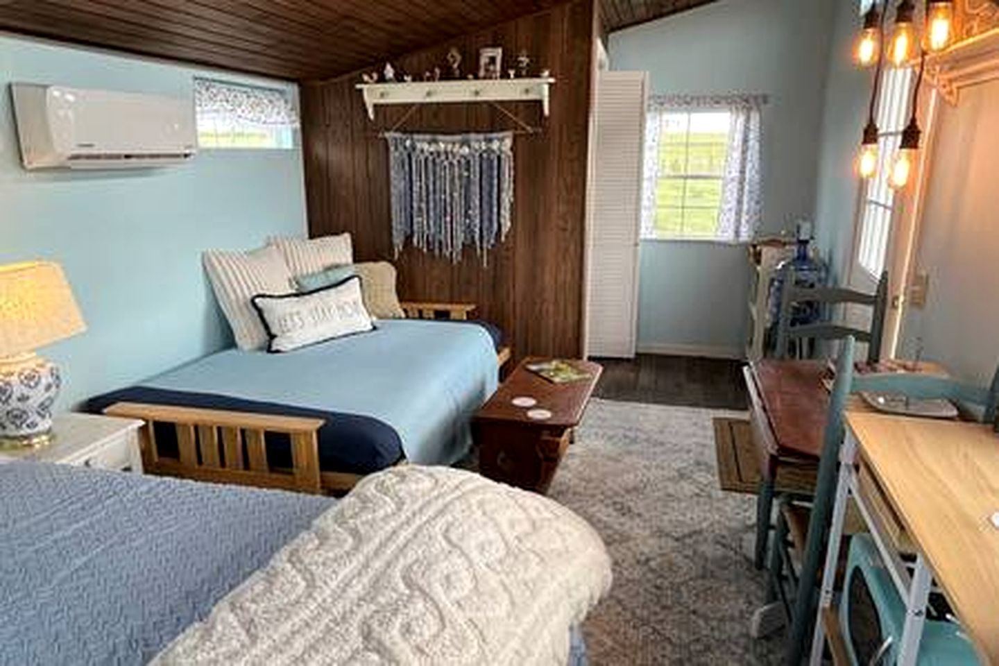 Cozy Tiny House with Fire Pit and Barbecue in Mount Jackson, Virginia