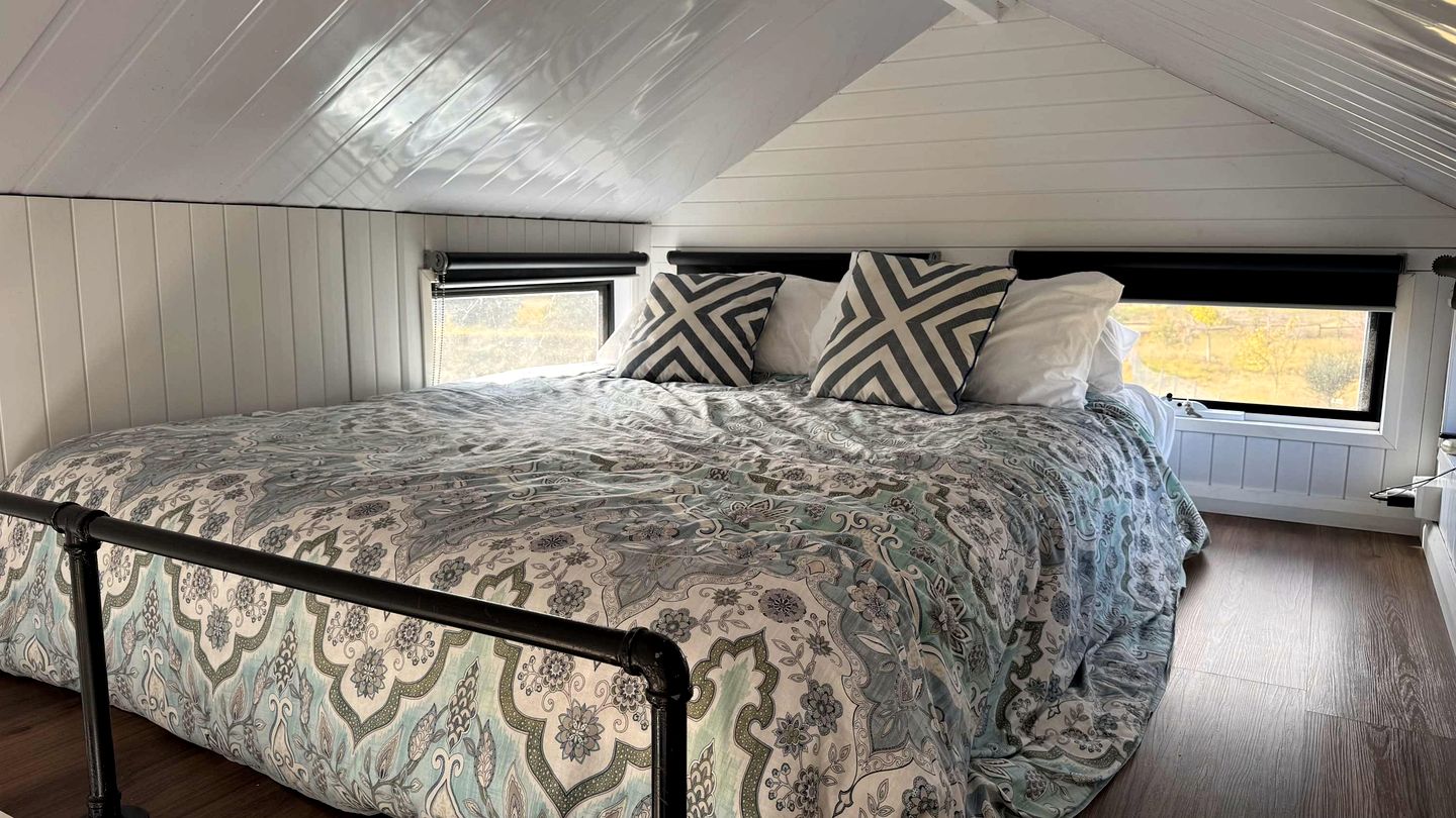 Glamp on a Vineyard in the Mudgee Wine Region near Wollemi National Park