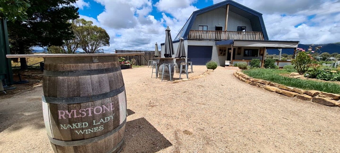 Glamp on a Vineyard in the Mudgee Wine Region near Wollemi National Park