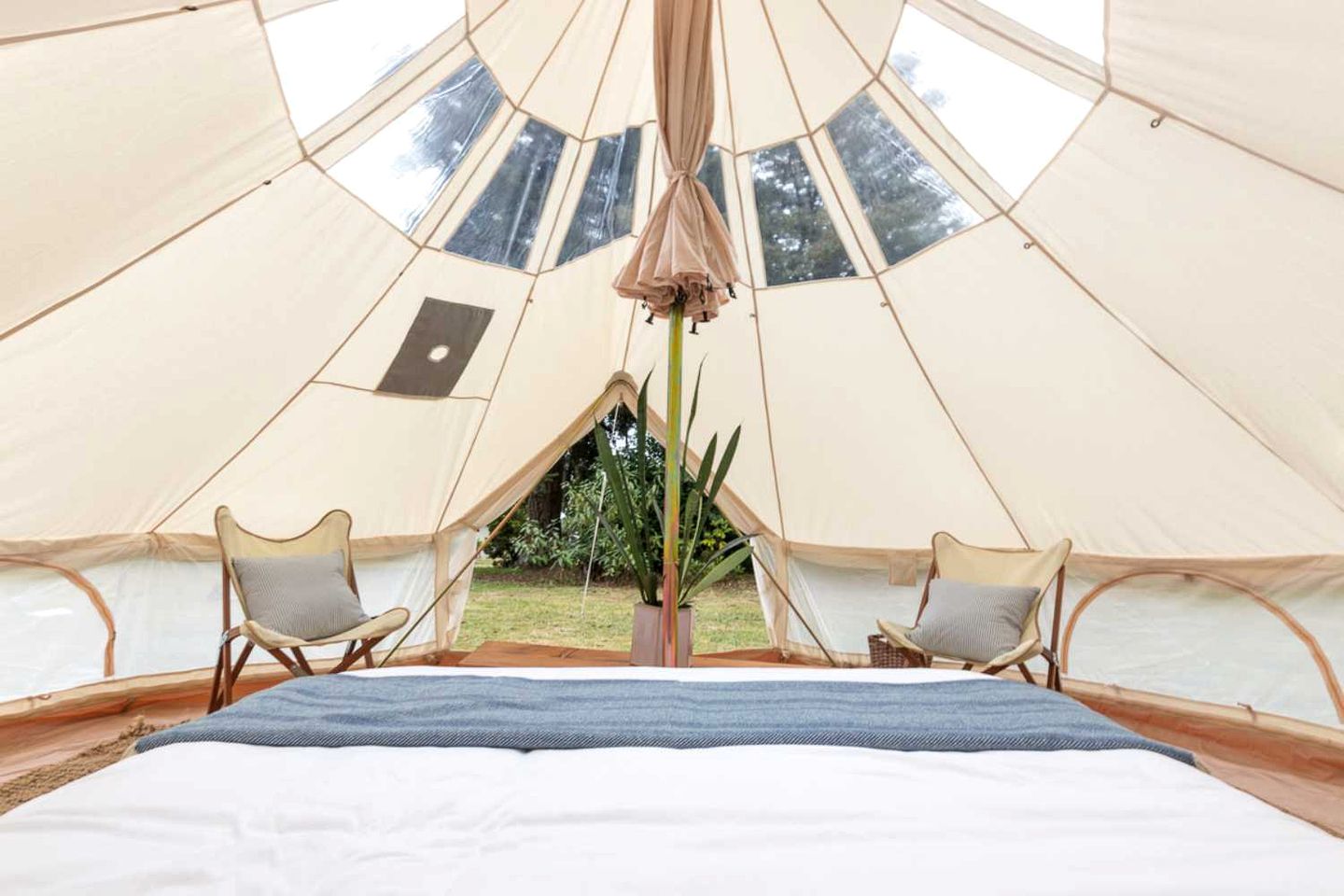 Radiant Stargazing Bell Tent Oasis Near Sinking Creek, Missouri