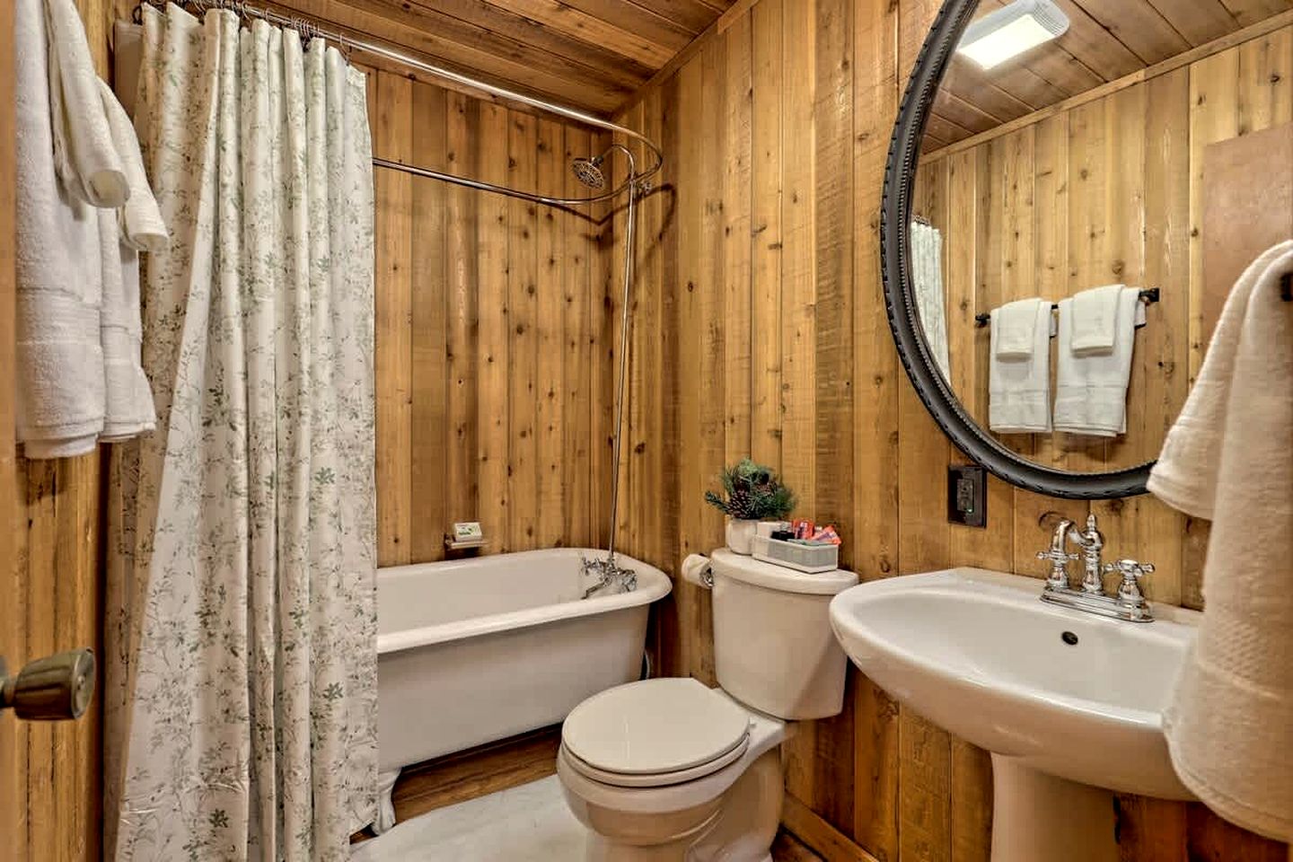 Glamping in this Amazing Waterfront A-Frame with Outdoor Kitchen and Fire-Pit near Helen, GA