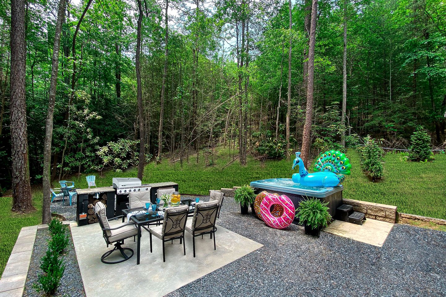 Glamping in this Amazing Waterfront A-Frame with Outdoor Kitchen and Fire-Pit near Helen, GA