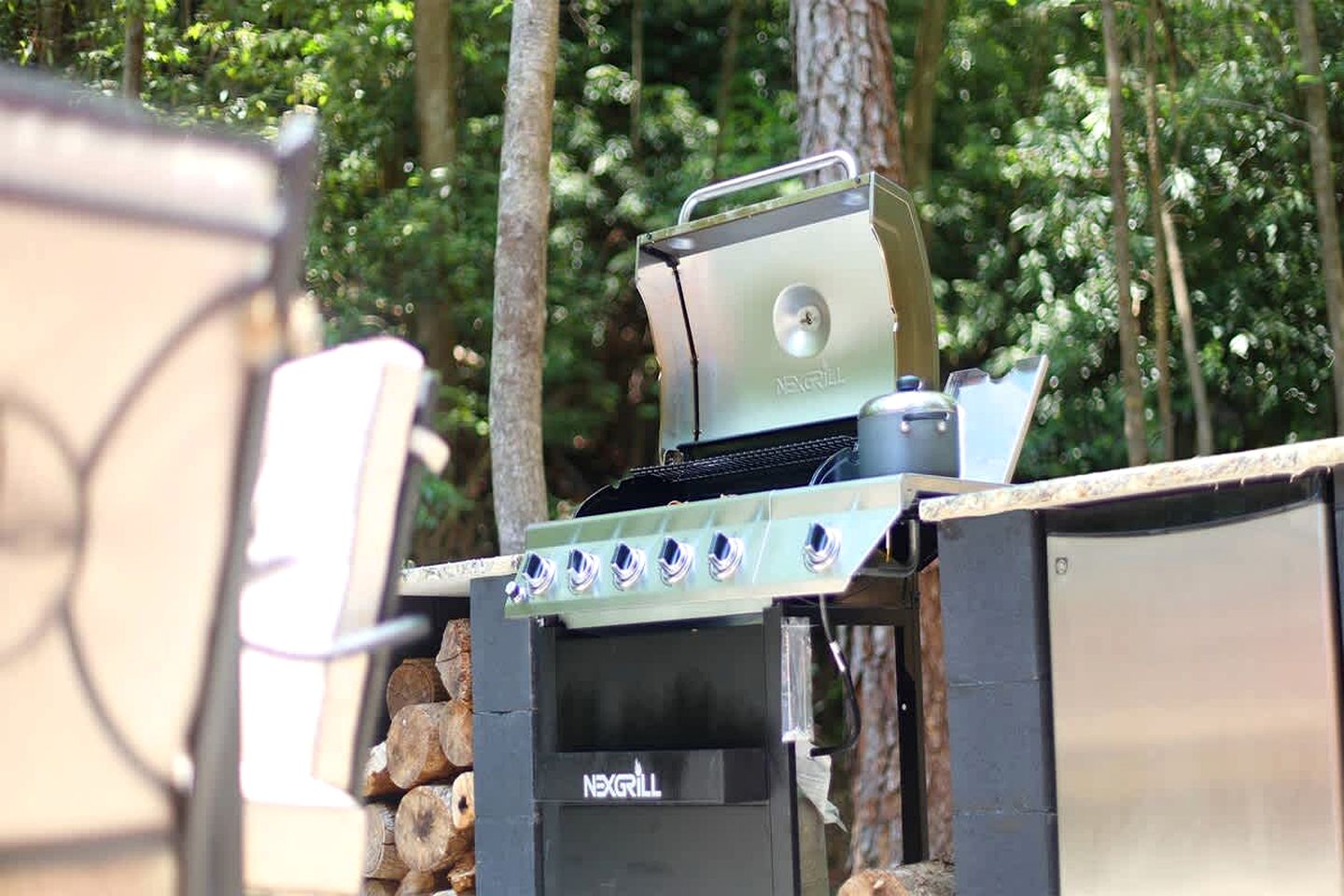 Glamping in this Amazing Waterfront A-Frame with Outdoor Kitchen and Fire-Pit near Helen, GA