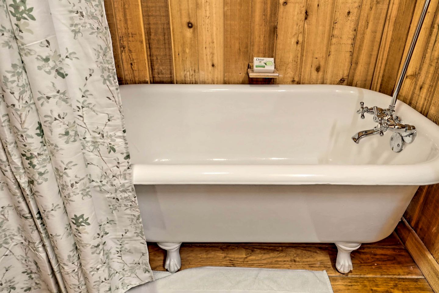 Glamping in this Amazing Waterfront A-Frame with Outdoor Kitchen and Fire-Pit near Helen, GA