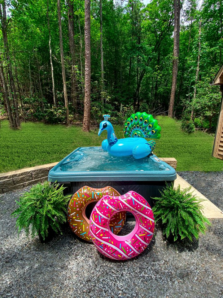 Glamping in this Amazing Waterfront A-Frame with Outdoor Kitchen and Fire-Pit near Helen, GA