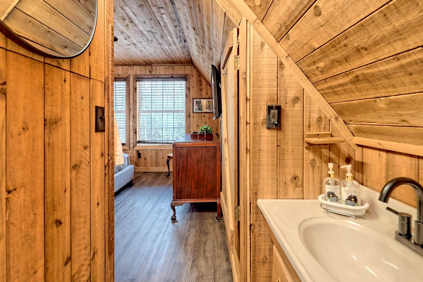 Glamping in this Amazing Waterfront A-Frame with Outdoor Kitchen and Fire-Pit near Helen, GA