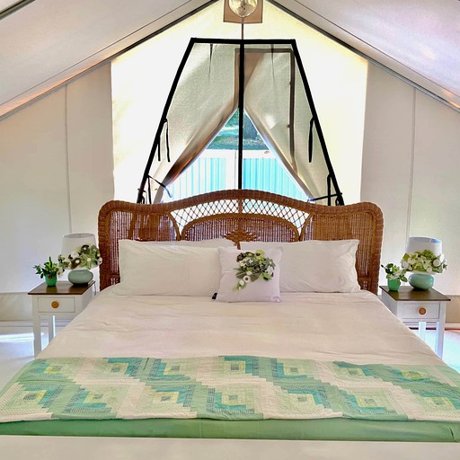 Safari Tents (United States of America, --, --)