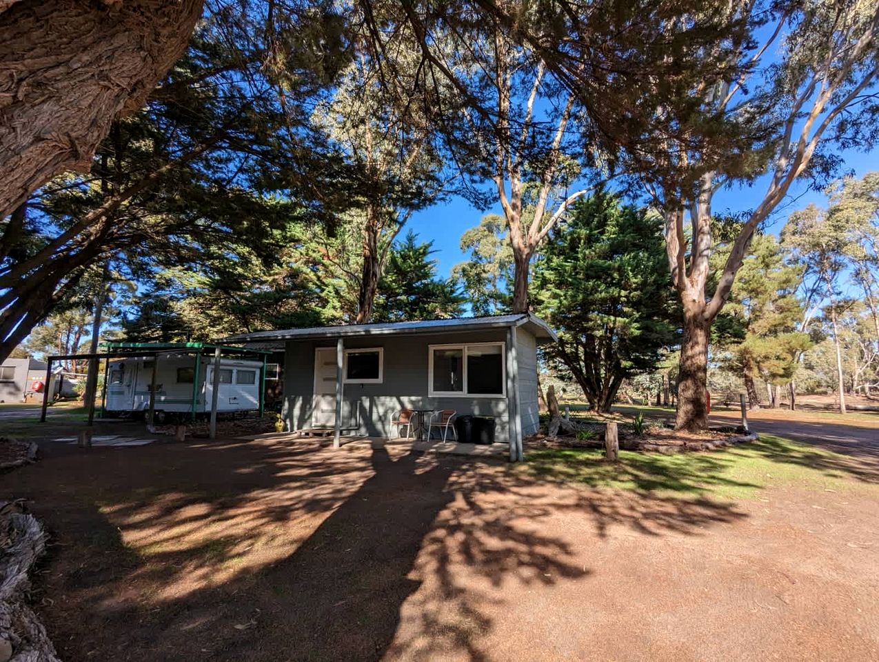 Cabins (Australia, Dadswells Bridge, Victoria)