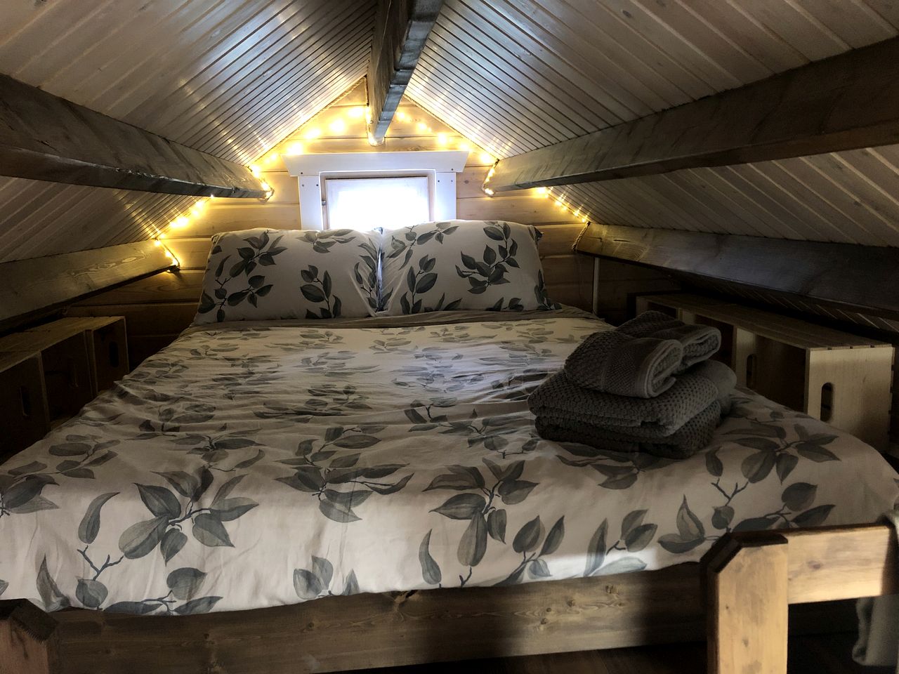 Charming Rustic Cabin Haven near Cowichan River in British Columbia’s Lush Valley