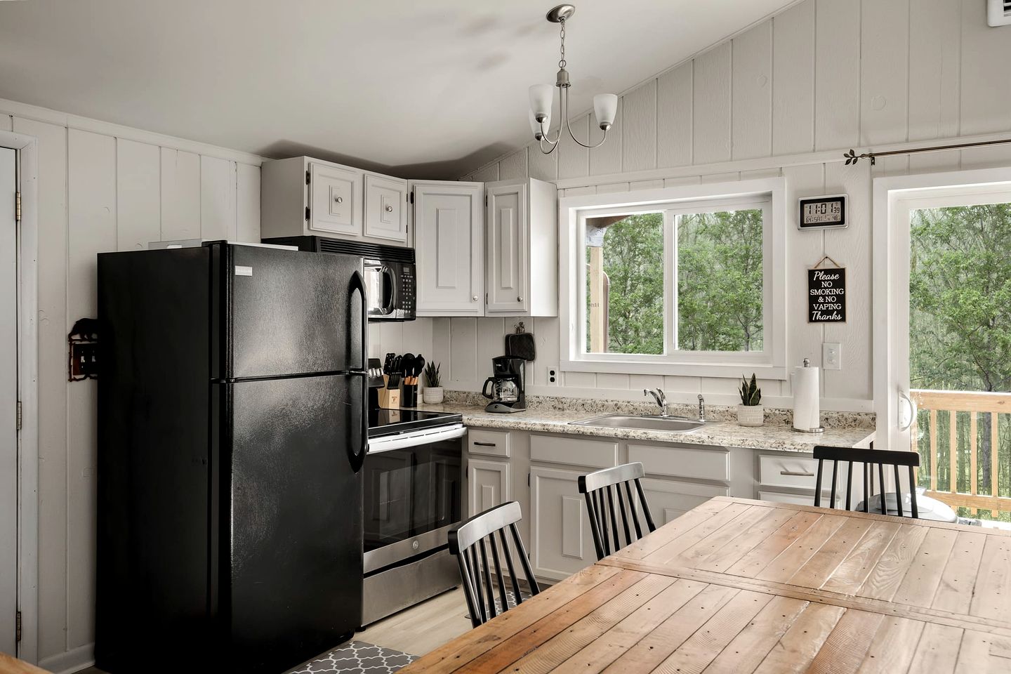 Mountainside Cabin with Hot Tub, Fire Pit and Modern Touches Nestled in the Woods of Hedgesville, WV - Just Minutes from Berkeley Springs