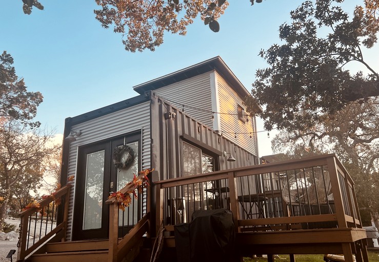 Containers (United States of America, Canyon Lake, Texas)