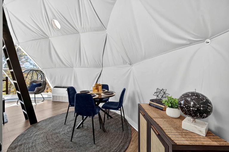 Domes (United States of America, Wardensville, West Virginia)