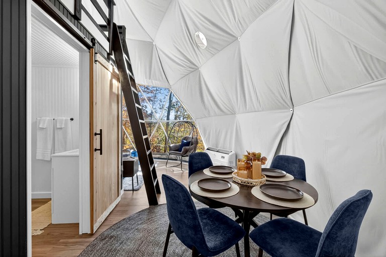 Domes (United States of America, Wardensville, West Virginia)