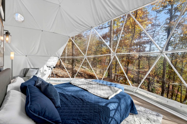 Domes (United States of America, Wardensville, West Virginia)