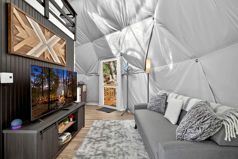 Domes (United States of America, Wardensville, West Virginia)