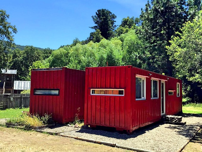 Containers (San Martín de los Andes, Neuquén, Argentina)