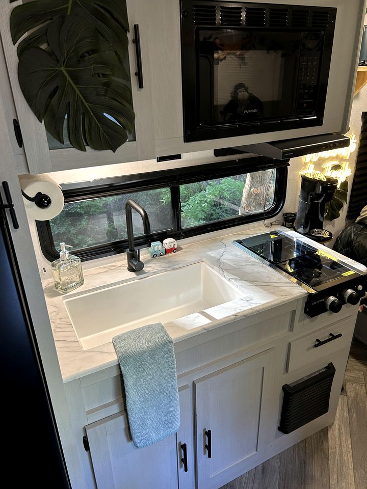 Unique Jungle-Style Glamping RV with 8-Foot Suspended Tree Tent near Creek Trails in Forestburg, Texas