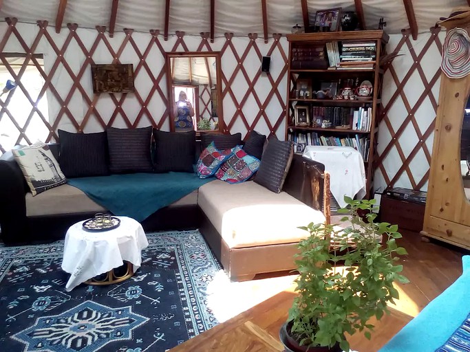 Yurts (Kalamata, Peloponnese, Greece)