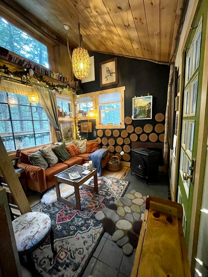 Cozy Treehouse with Sauna in Hardwick, VT