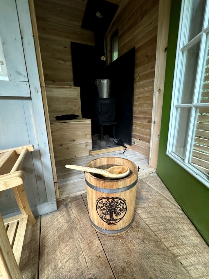 Cozy Treehouse with Sauna in Hardwick, VT