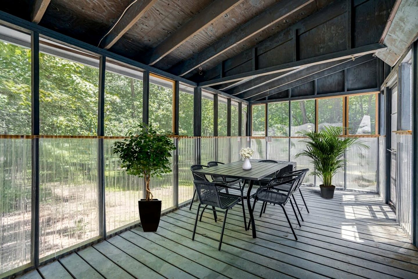Wooded Retreat with Community Amenities, Hot Tub & Fire Pit Just Minutes to Sleepy Creek and Berkeley Springs in Hedgesville, WV