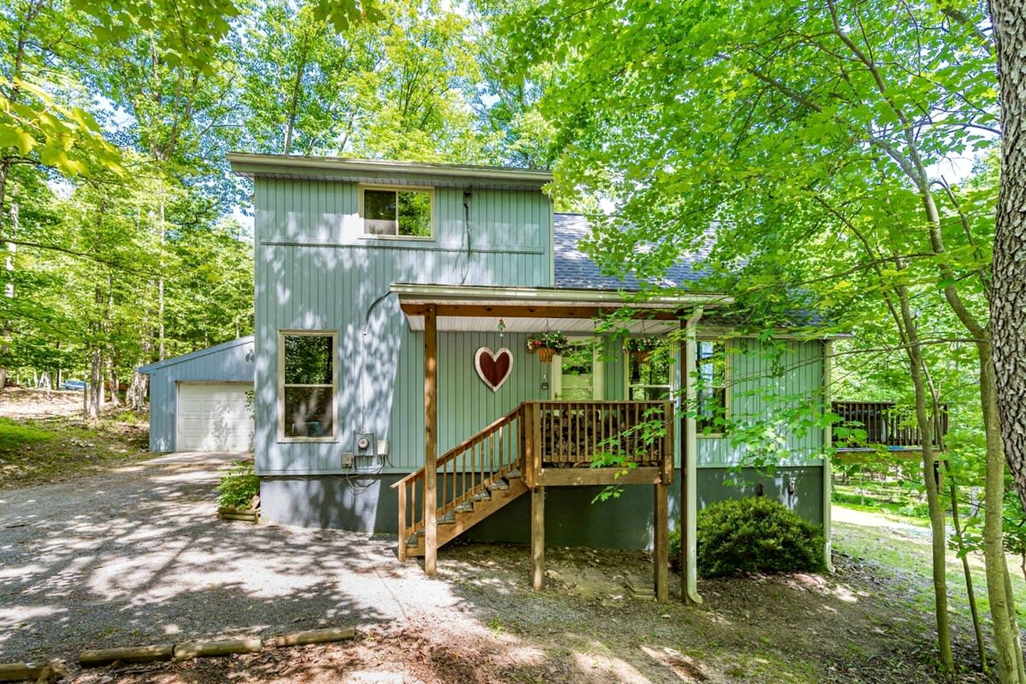 Wooded Retreat with Community Amenities, Hot Tub & Fire Pit Just Minutes to Sleepy Creek and Berkeley Springs in Hedgesville, WV