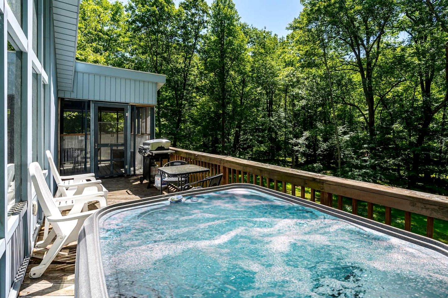 Wooded Retreat with Community Amenities, Hot Tub & Fire Pit Just Minutes to Sleepy Creek and Berkeley Springs in Hedgesville, WV