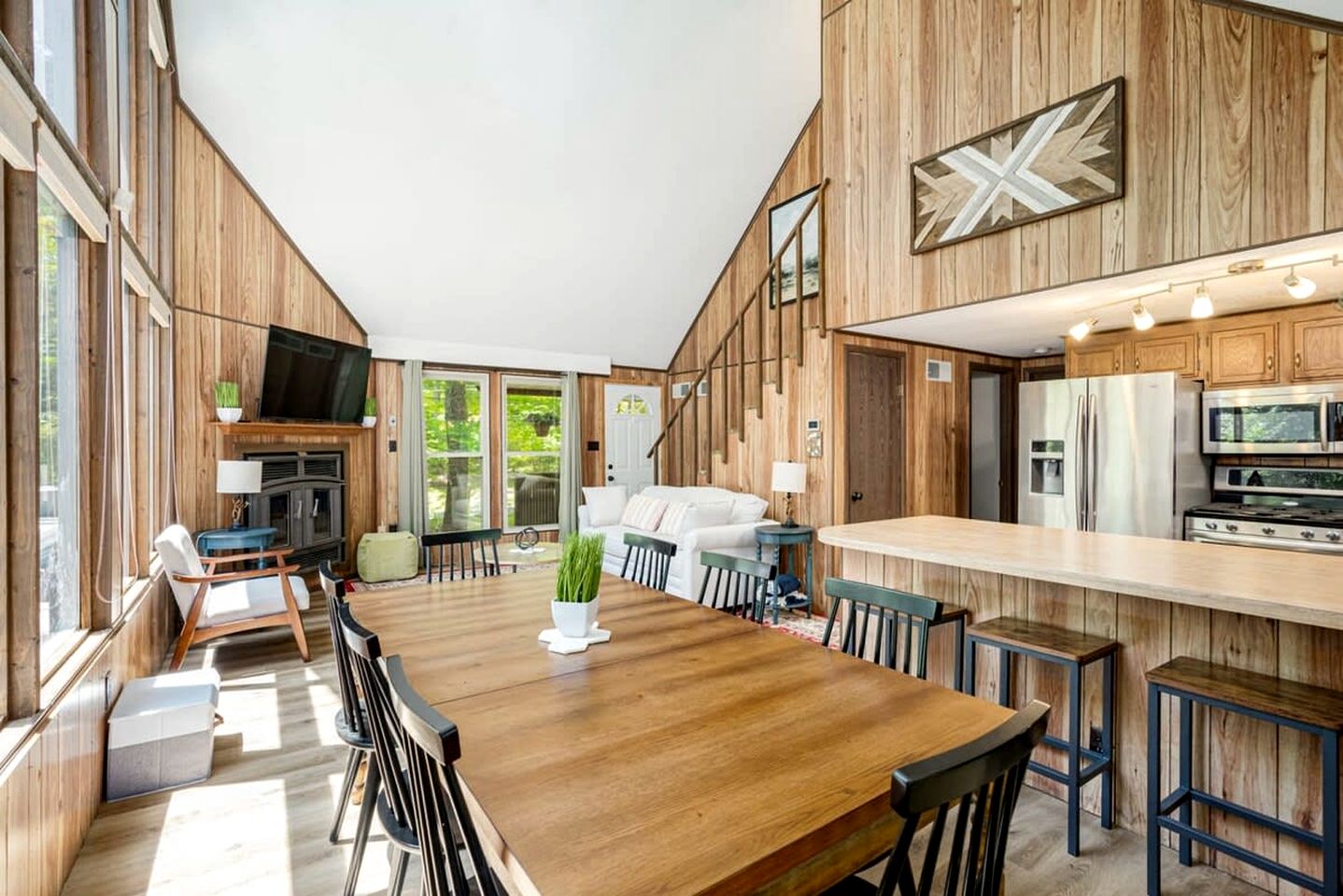 Wooded Retreat with Community Amenities, Hot Tub & Fire Pit Just Minutes to Sleepy Creek and Berkeley Springs in Hedgesville, WV