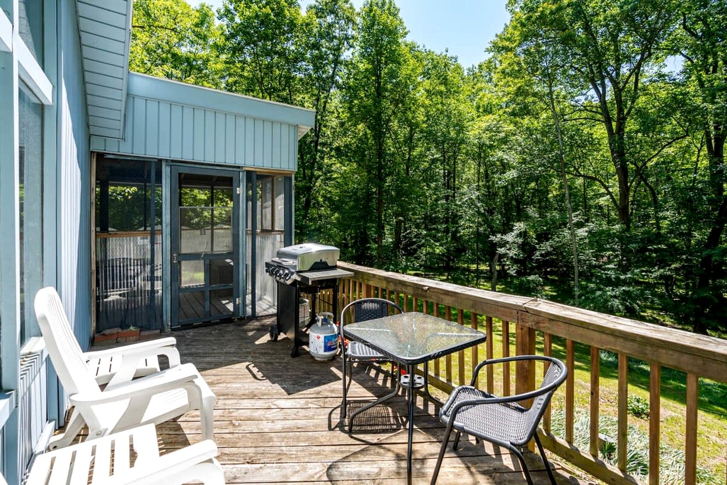 Wooded Retreat with Community Amenities, Hot Tub & Fire Pit Just Minutes to Sleepy Creek and Berkeley Springs in Hedgesville, WV